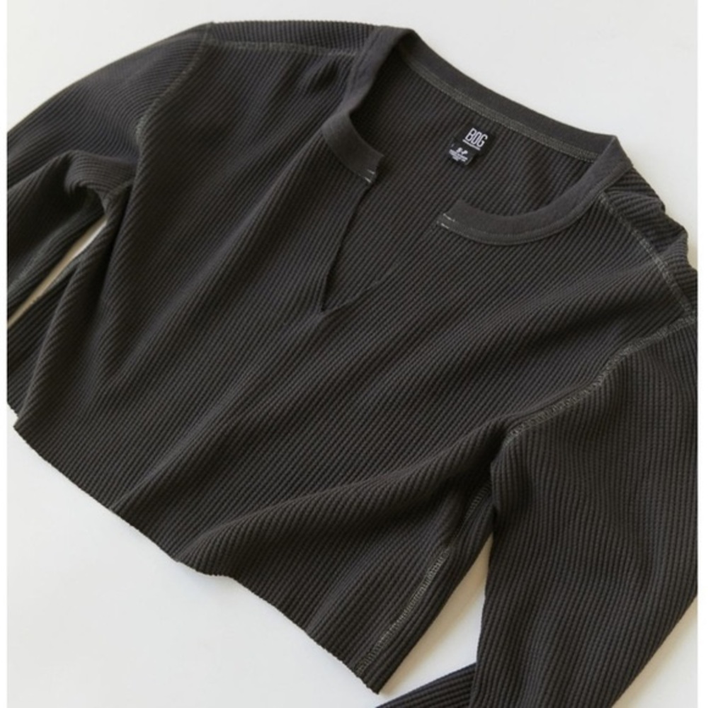 COPY - UO bdg corey notched thermal cropped top d…